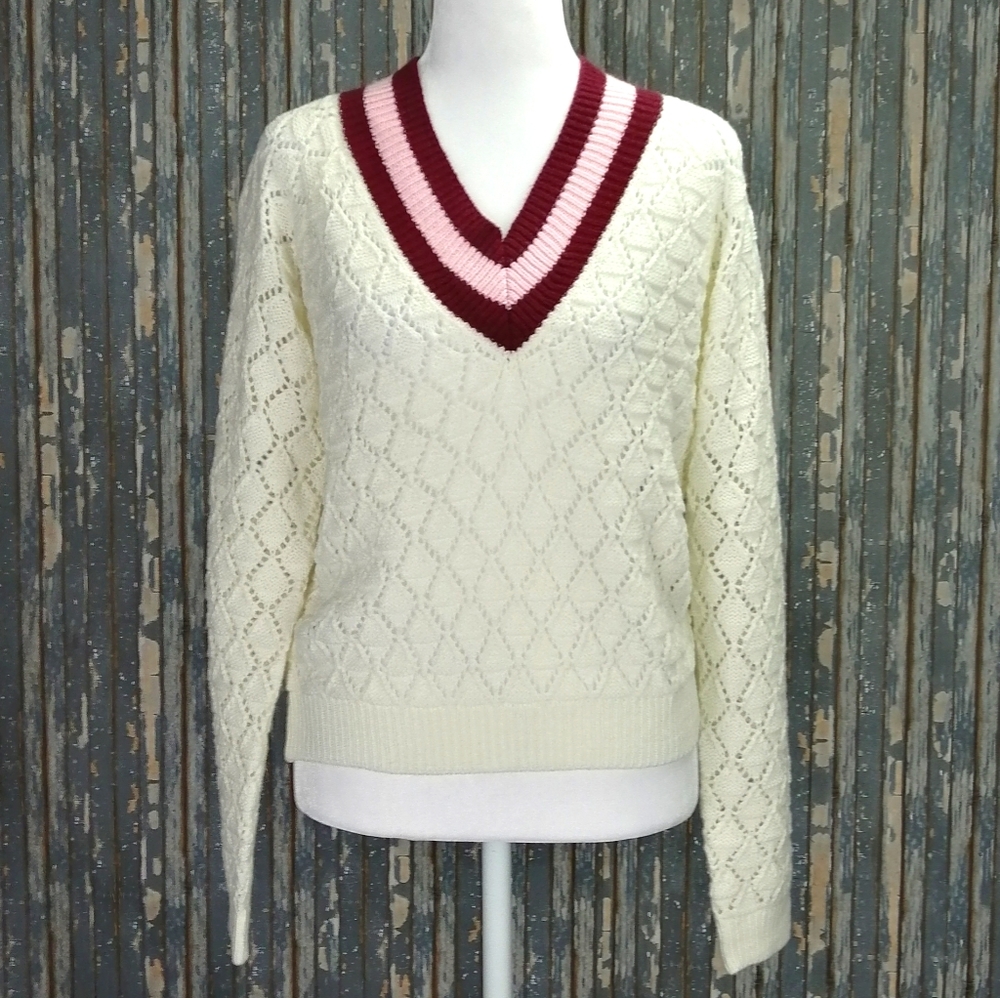 Derek Heart ❤️ Open Knit V-Neck Sweater (Medium)